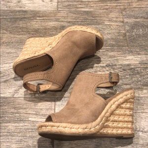 MERONA Tan suede wedges